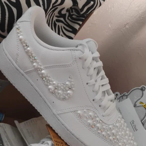 Elegant Pearl-Embellished White Sneakers - Picture 2 of 2